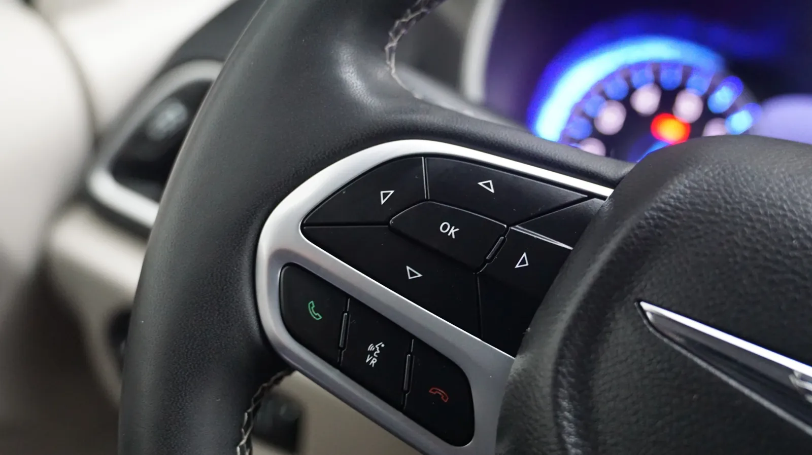 Chrysler Pacifica photo 18