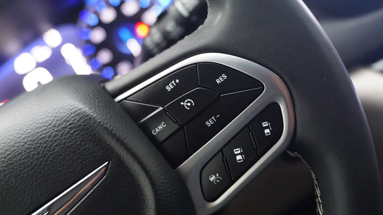Chrysler Pacifica photo 19