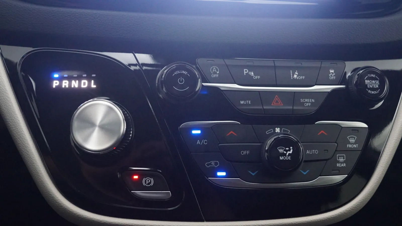 Chrysler Pacifica photo 21