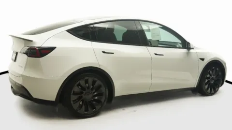 More photos of 2024 Tesla Model Y Performance at Auto City, CA