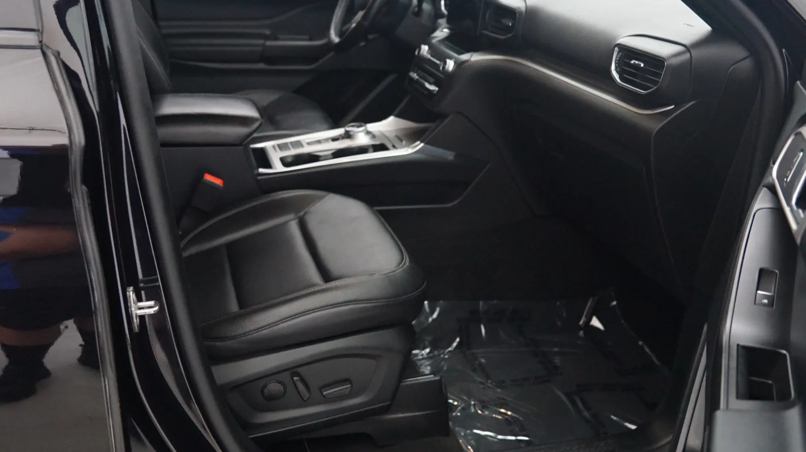 Ford Explorer photo 6