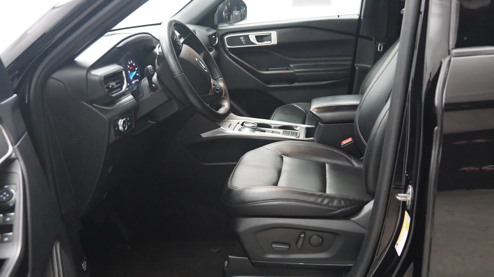 Ford Explorer photo 7