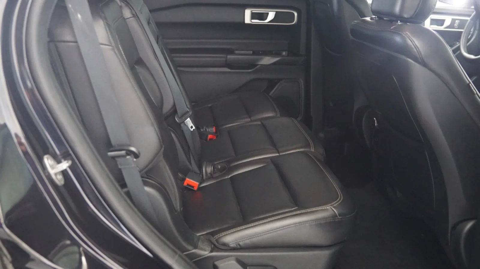 Ford Explorer photo 11