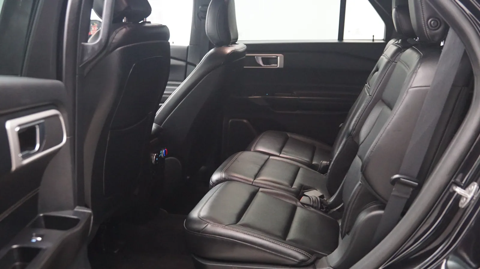 Ford Explorer photo 12