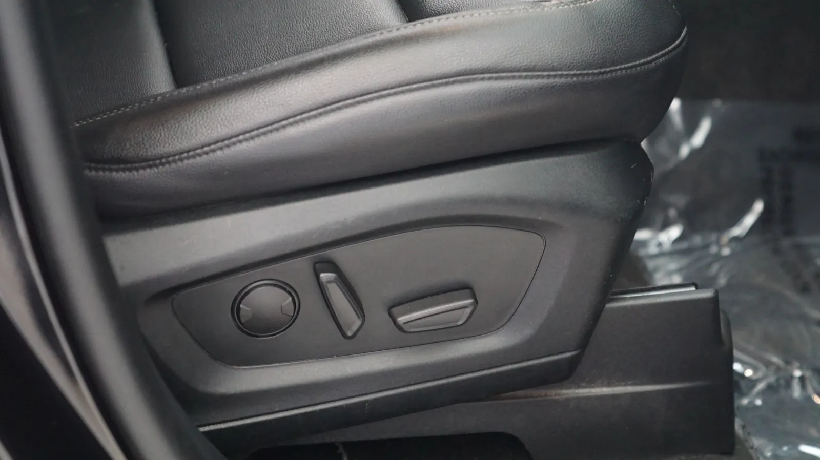 Ford Explorer photo 15