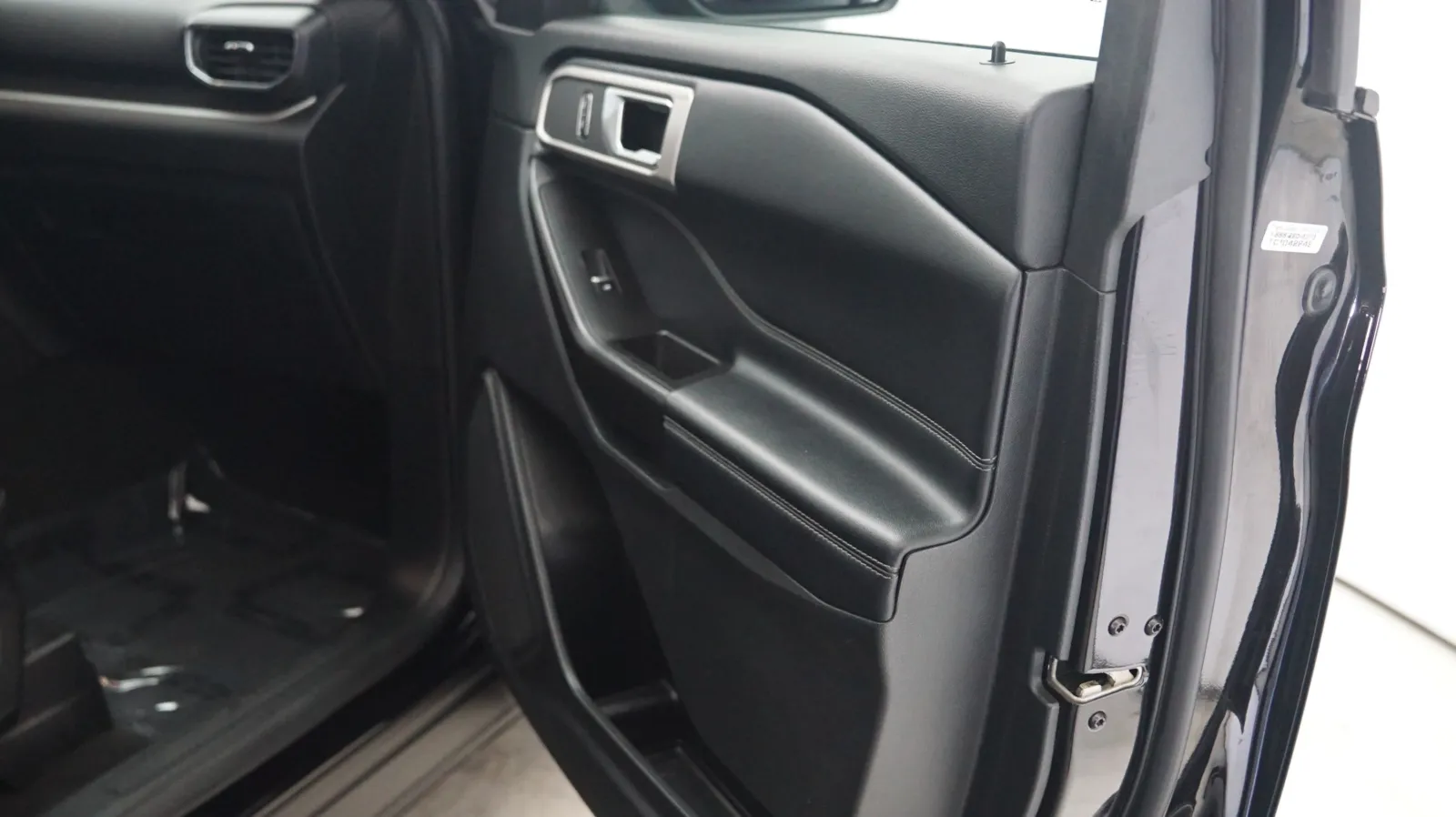 Ford Explorer photo 16