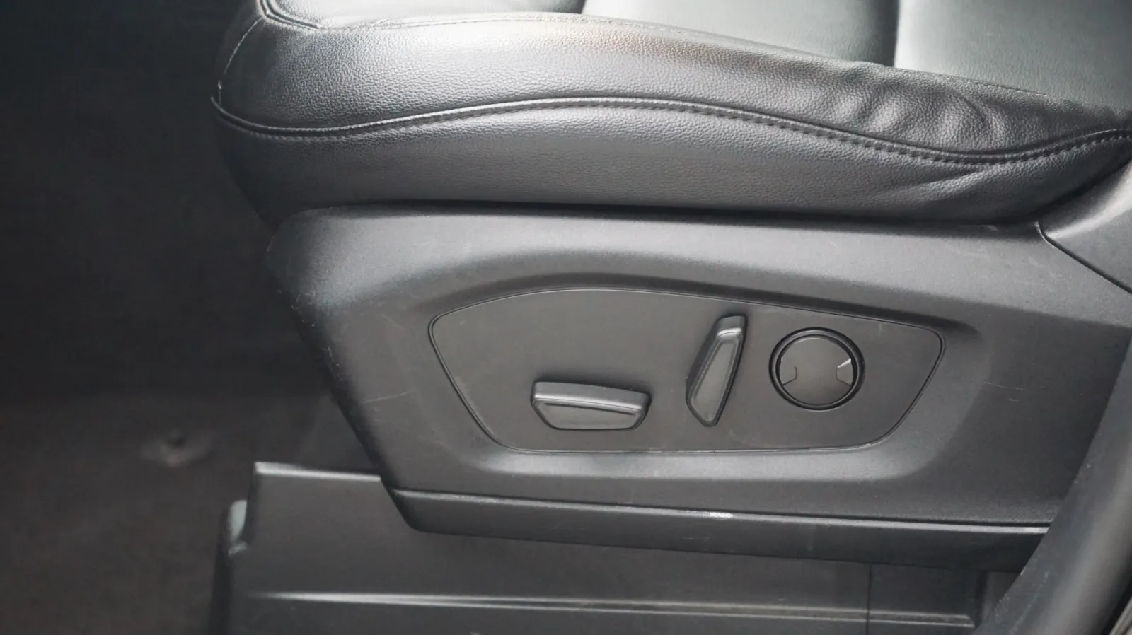 Ford Explorer photo 17
