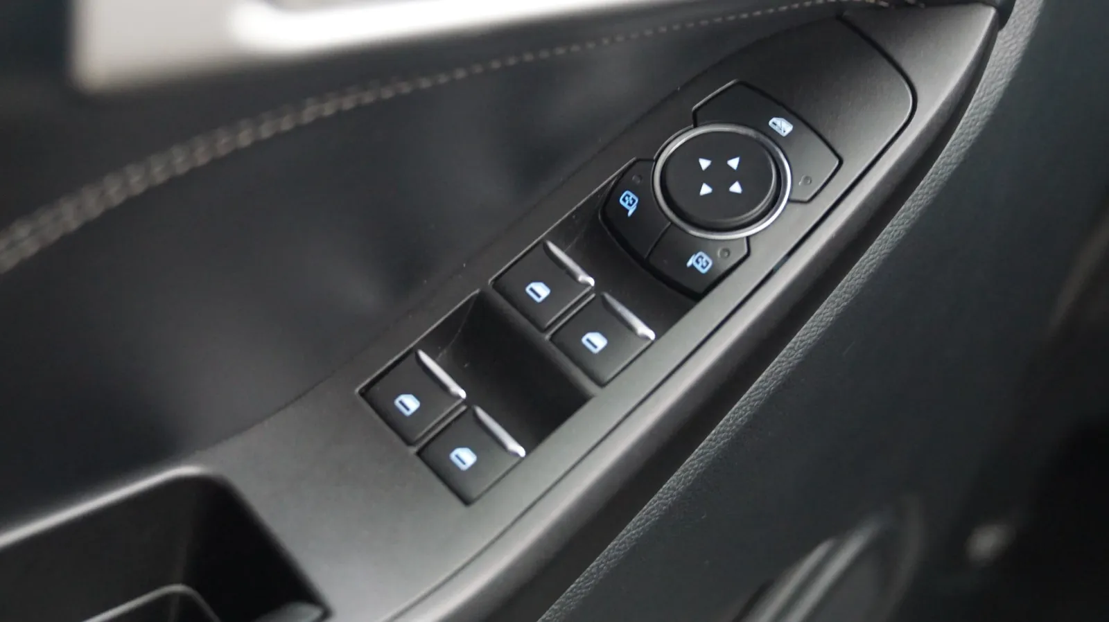 Ford Explorer photo 18