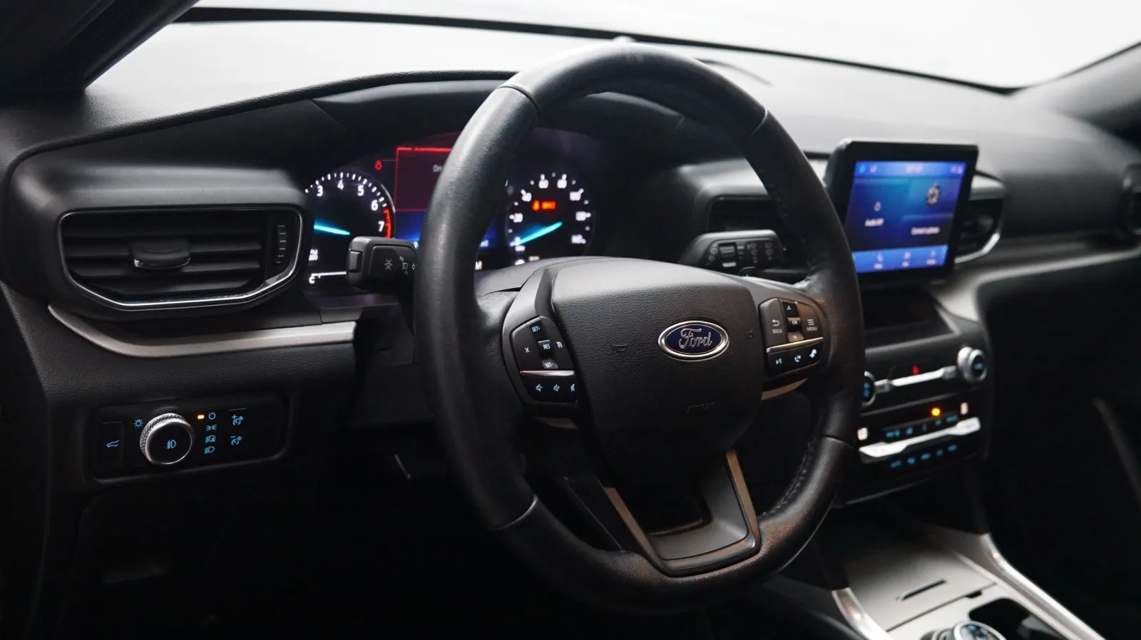 Ford Explorer photo 19