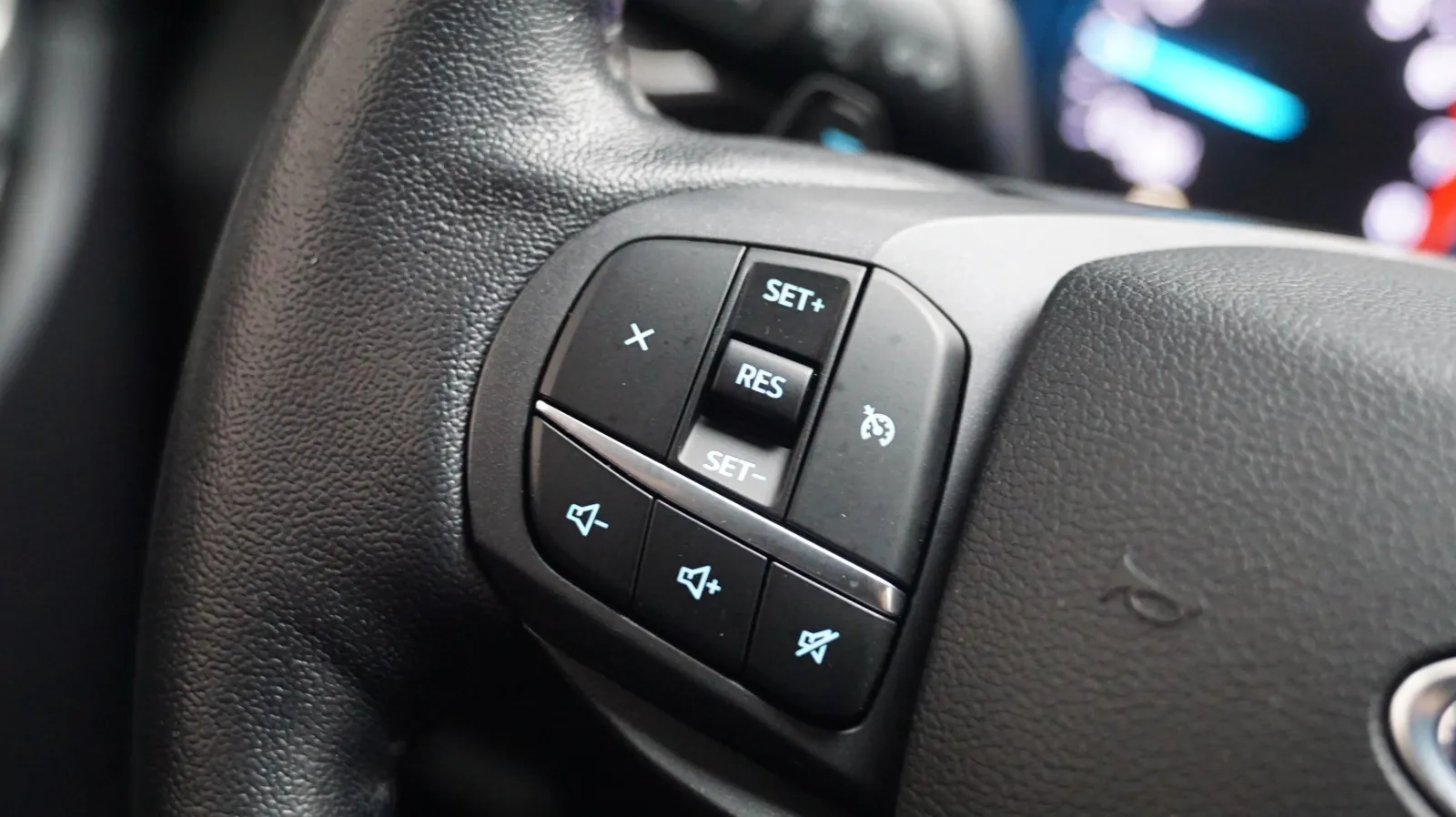 Ford Explorer photo 20