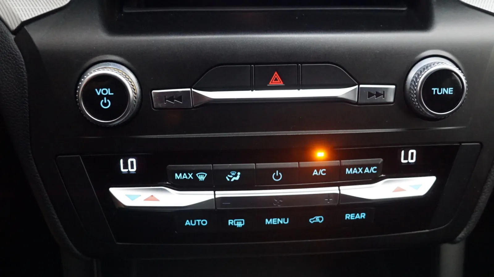 Ford Explorer photo 23