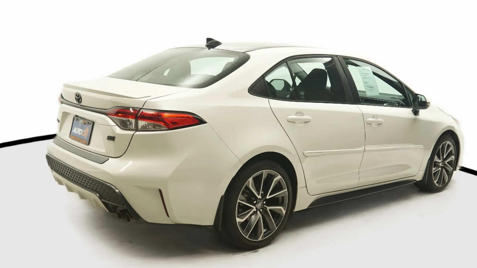 More photos of 2021 Toyota Corolla SE at Auto City, CA