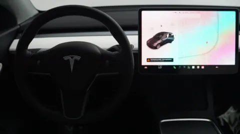 More photos of 2021 Tesla Model Y Long Range at Auto City, CA