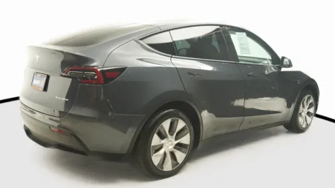 More photos of 2021 Tesla Model Y Long Range at Auto City, CA