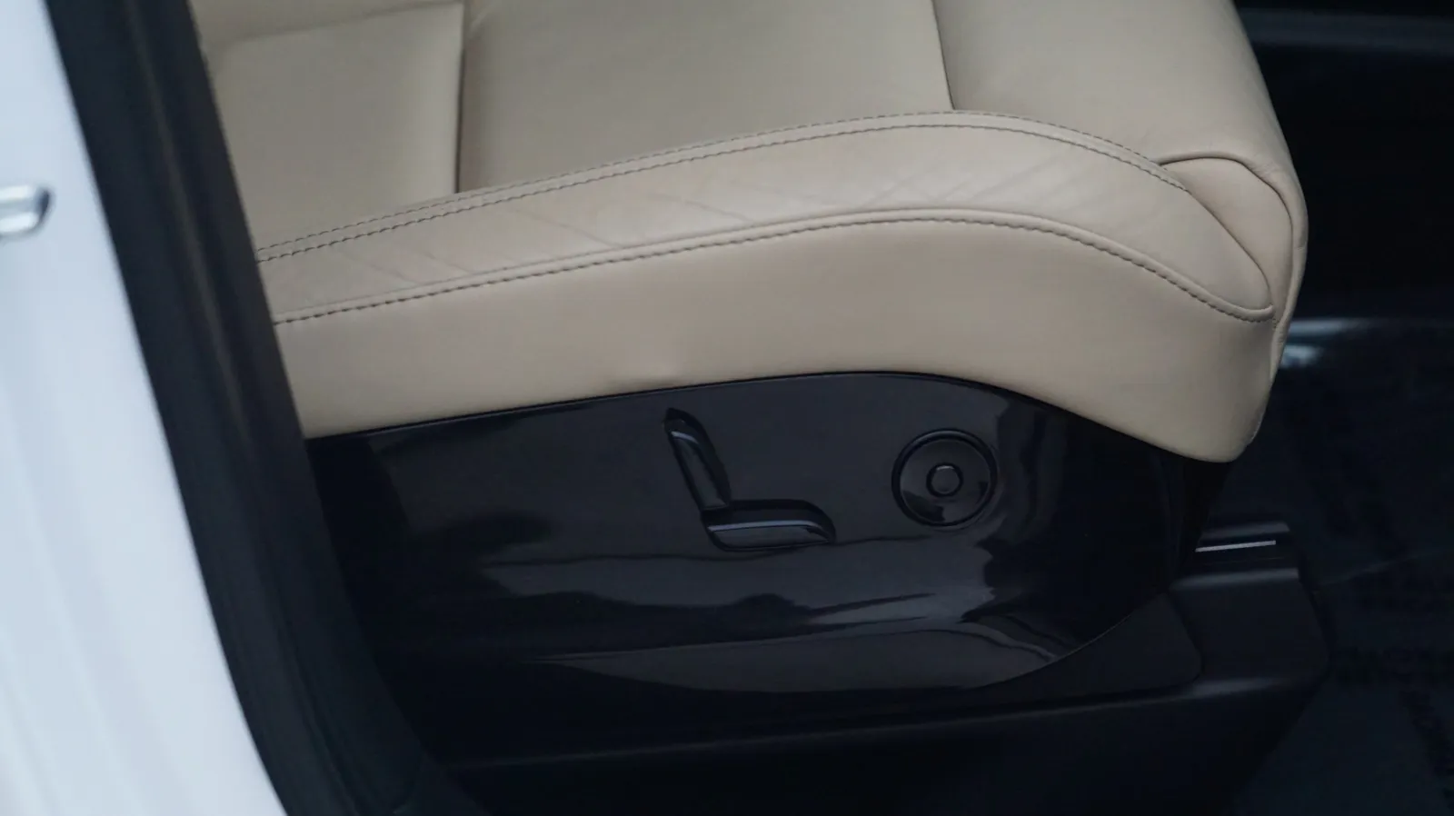 Tesla Model X photo 13