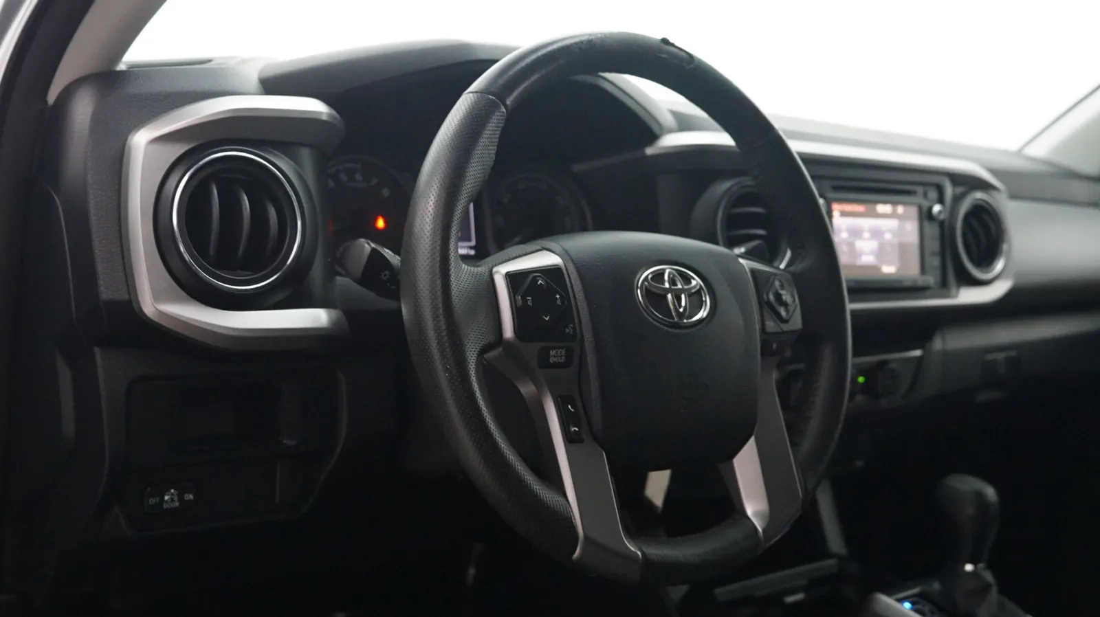 Toyota Tacoma photo 15
