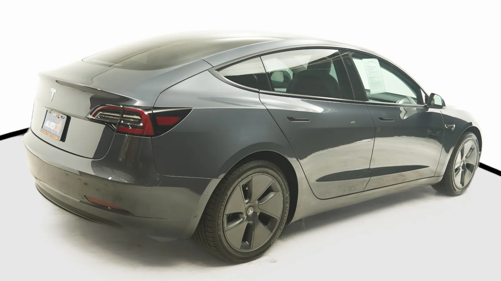 More photos of 2022 Tesla Model 3 at Auto City, CA