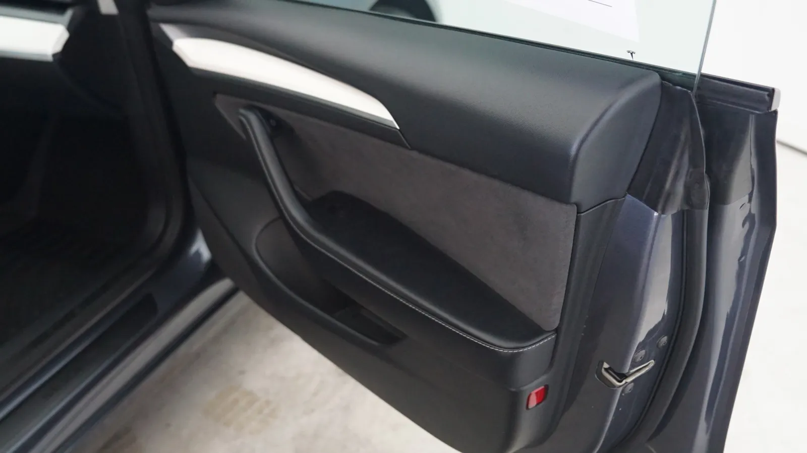 Tesla Model 3 photo 13