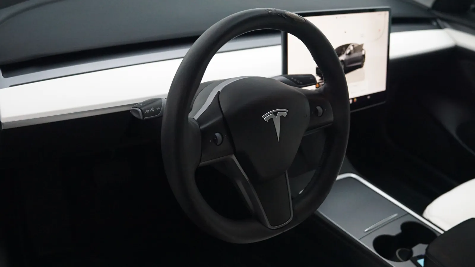 Tesla Model 3 photo 15