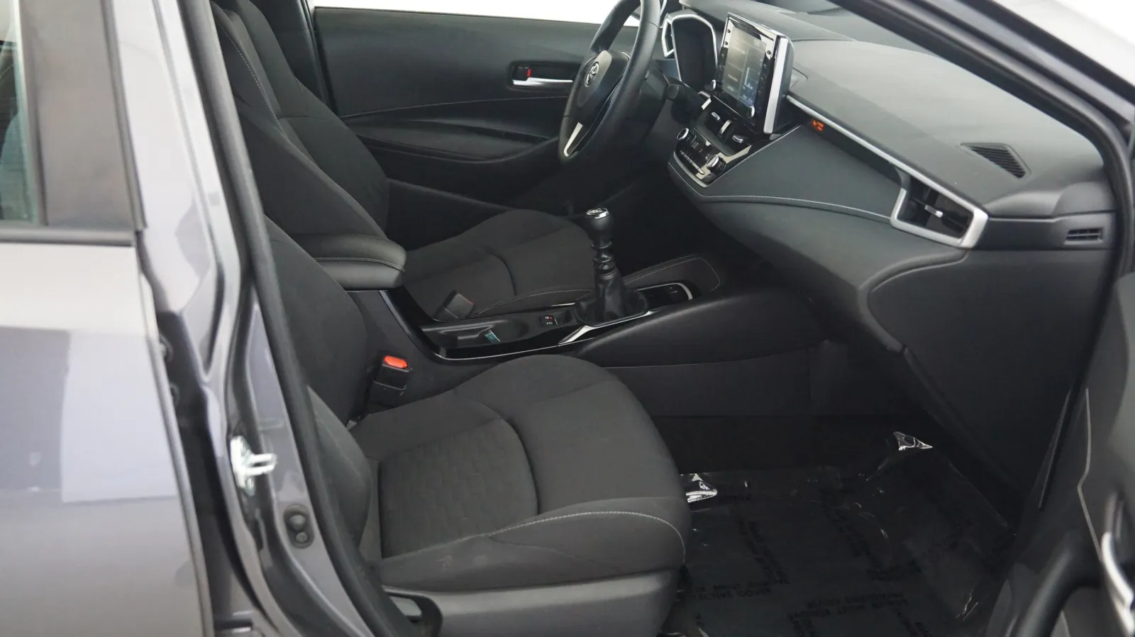 More photos of 2022 Toyota Corolla Hatchback SE at Auto City, CA
