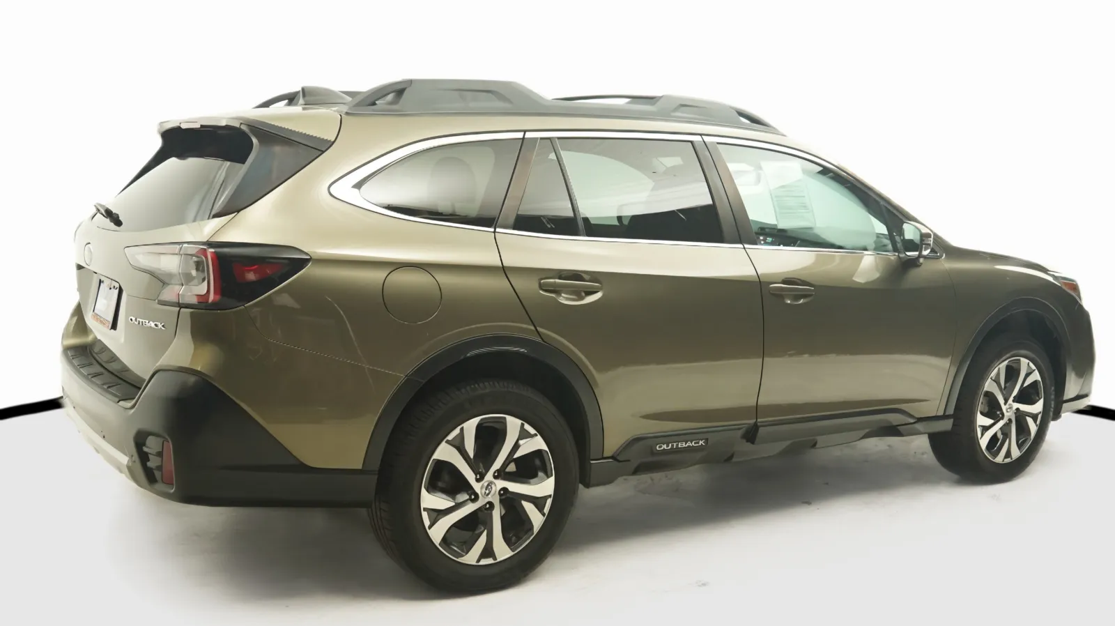 More photos of 2022 Subaru Outback Limited at Auto City, CA