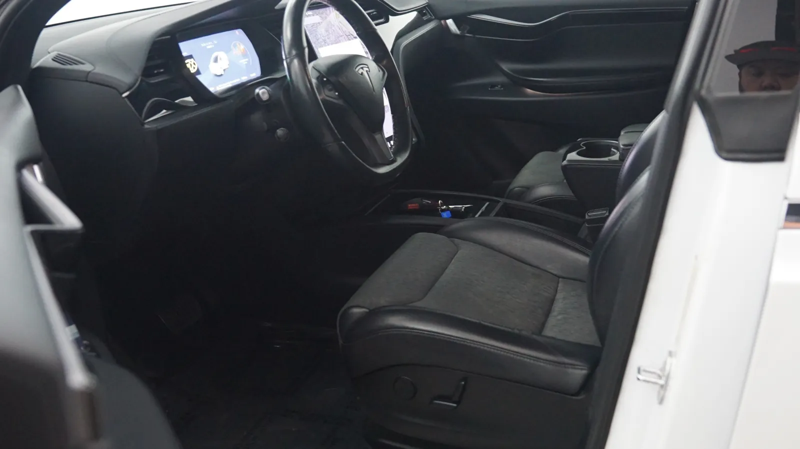 Tesla Model X photo 7