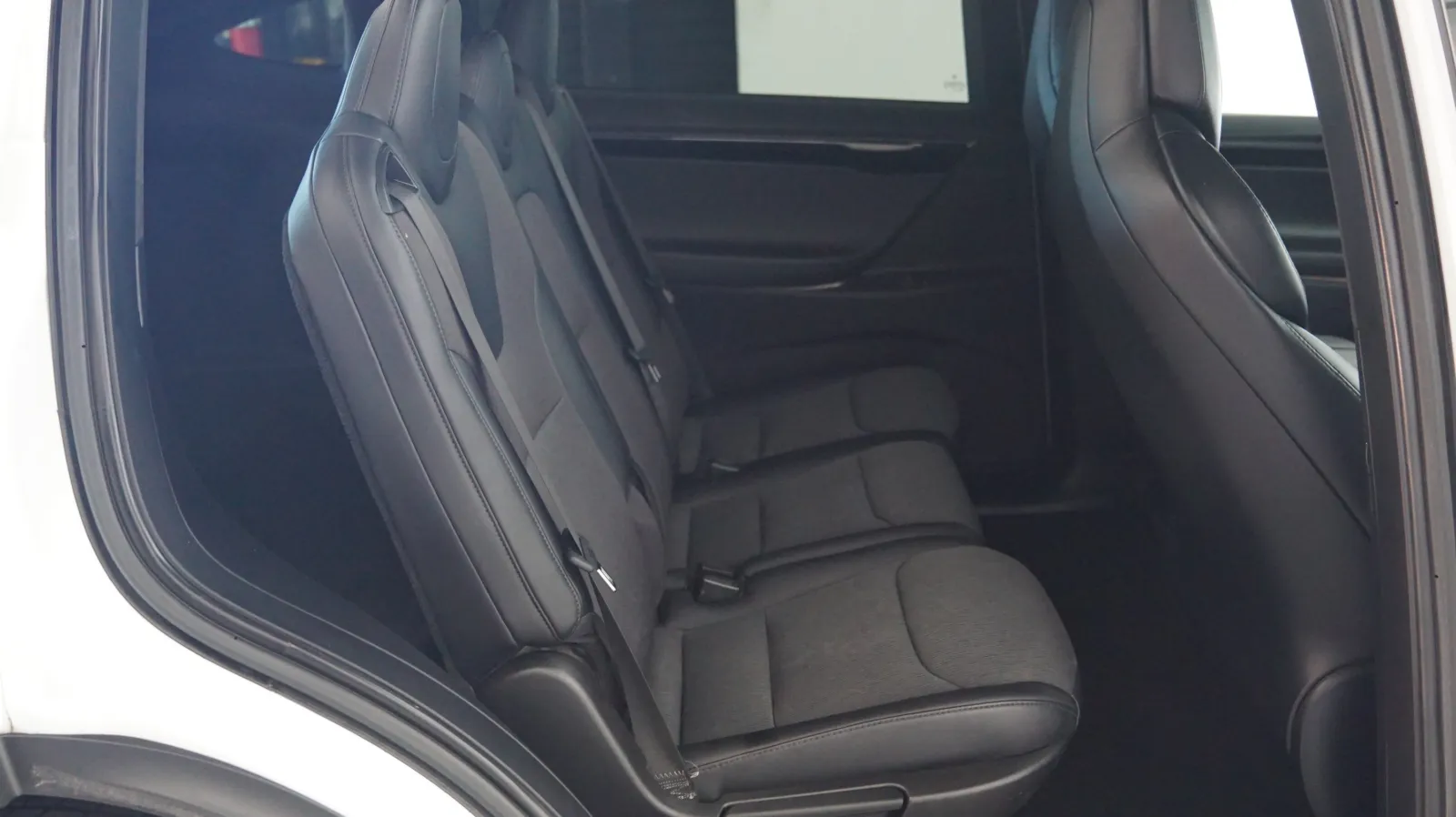Tesla Model X photo 11