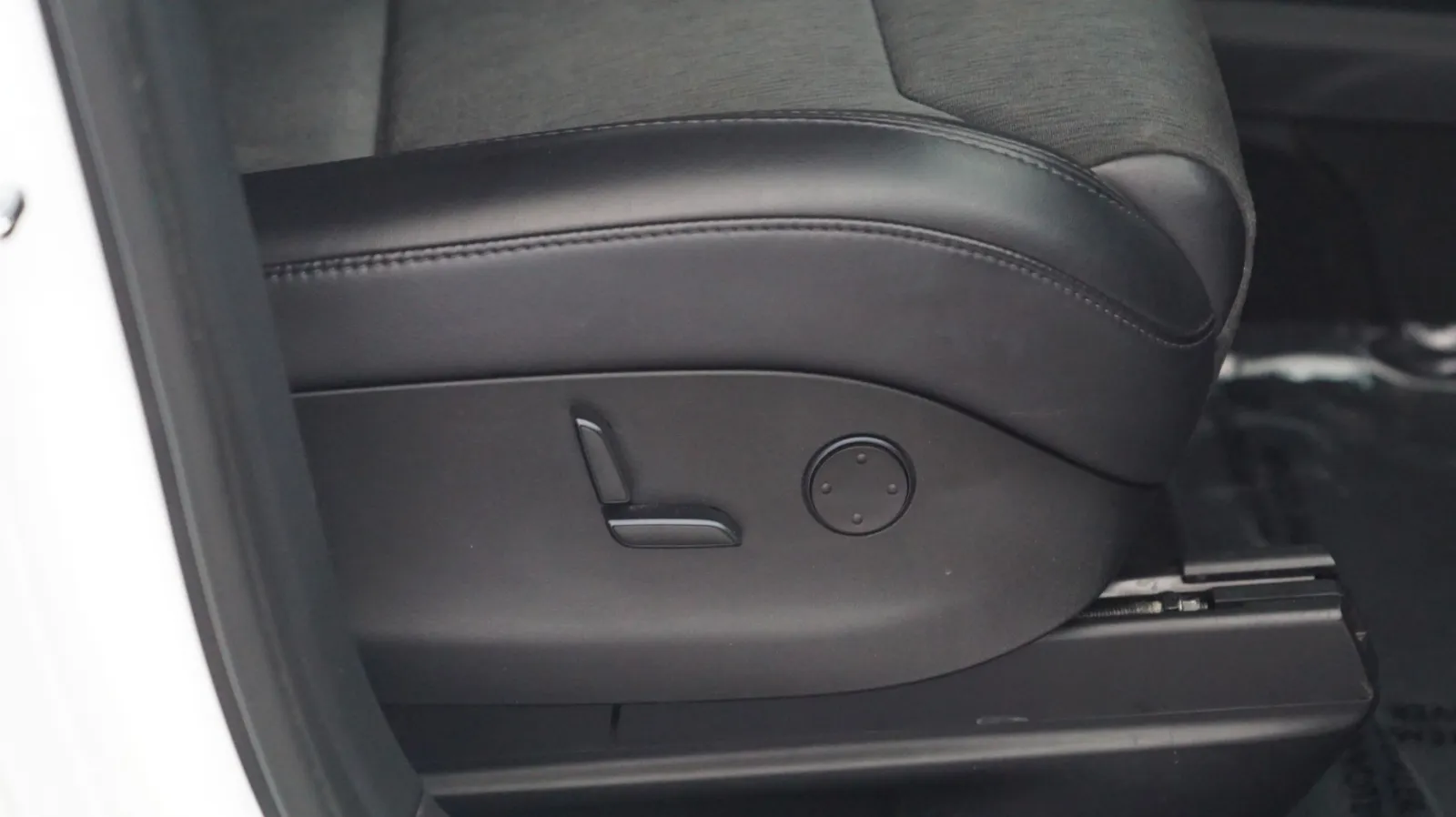Tesla Model X photo 14