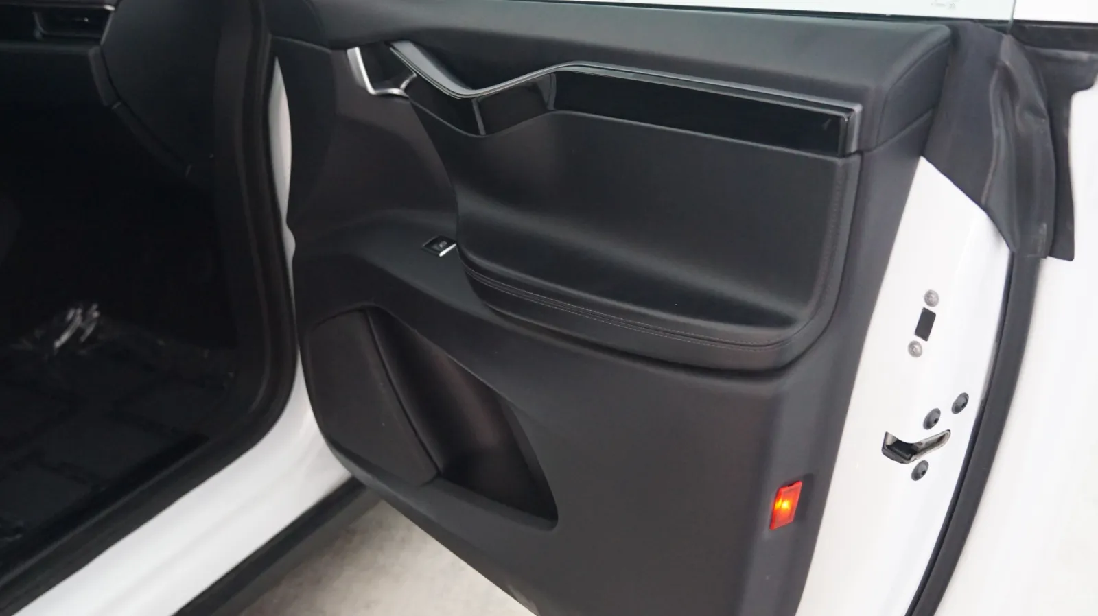 Tesla Model X photo 15