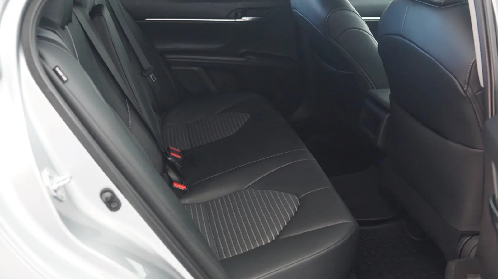 Toyota Camry photo 11