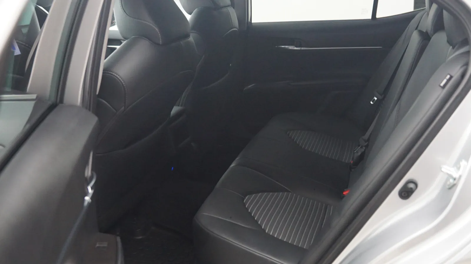 Toyota Camry photo 12