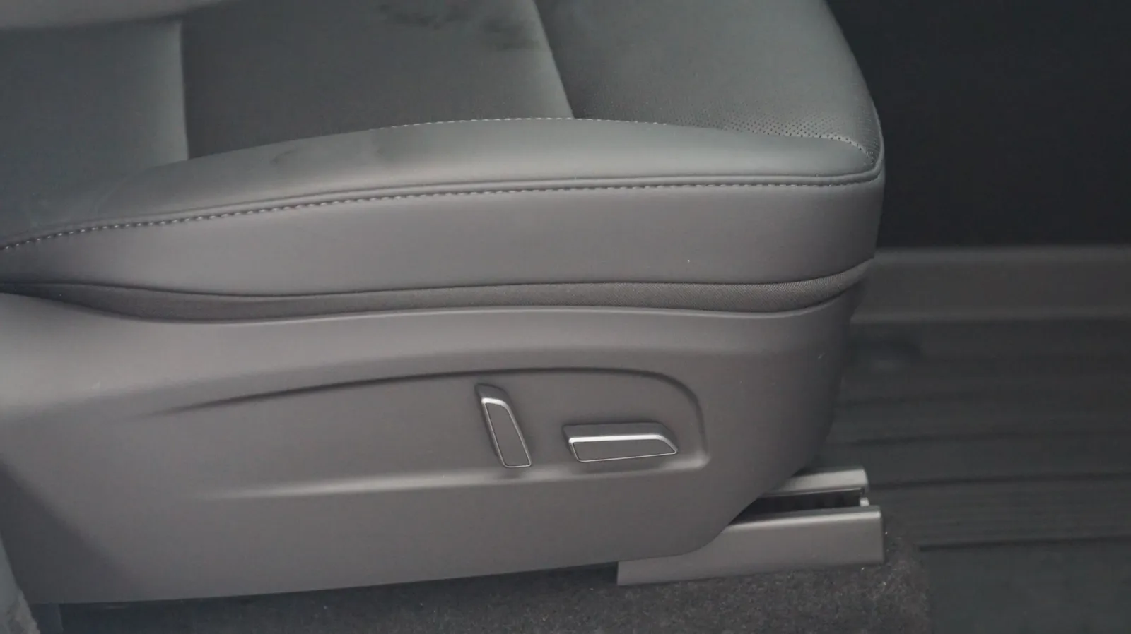 Tesla Model Y photo 14