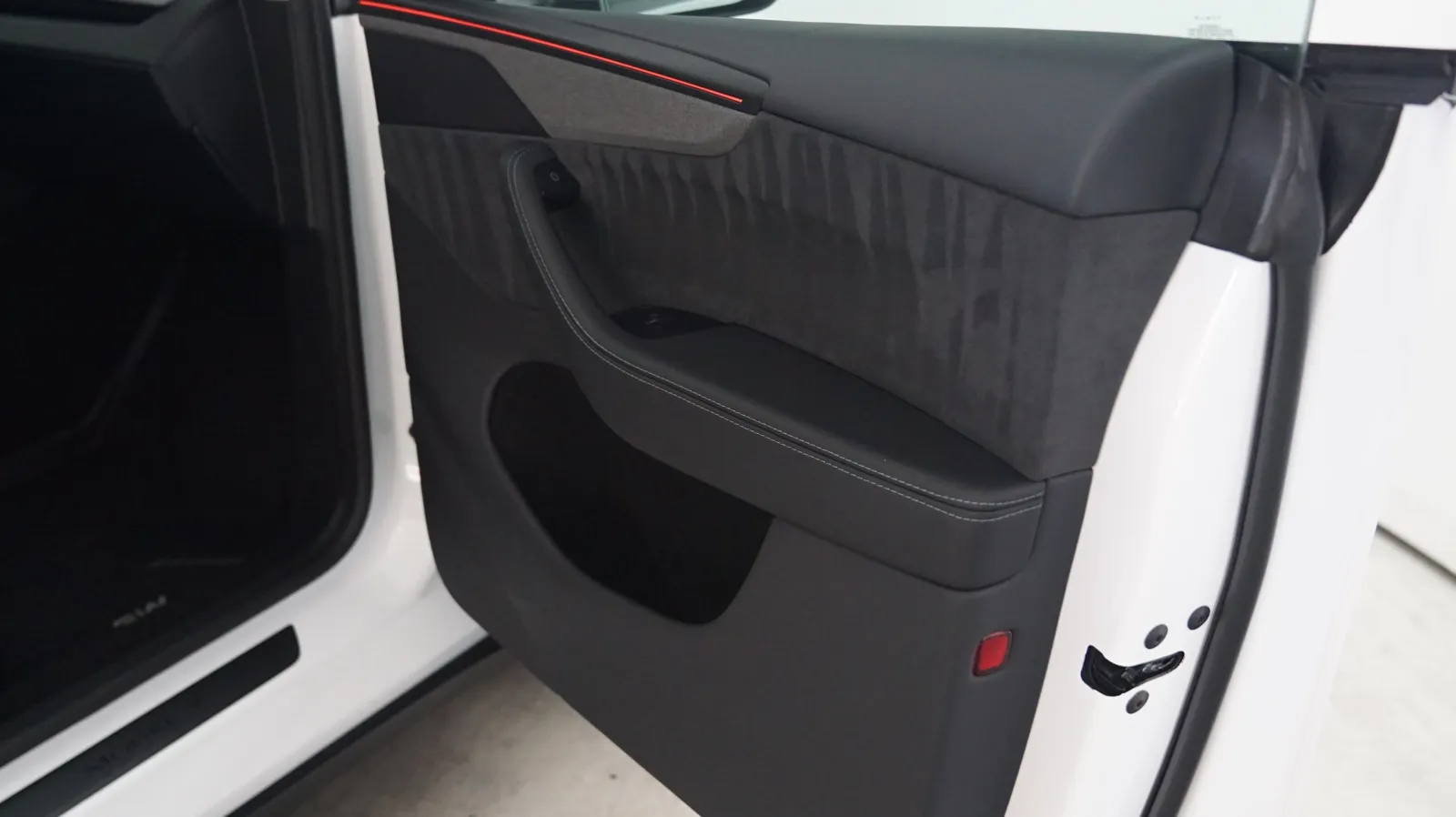 Tesla Model Y photo 15