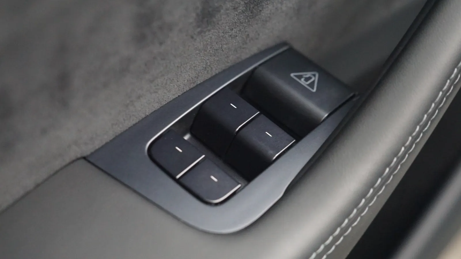 Tesla Model Y photo 17