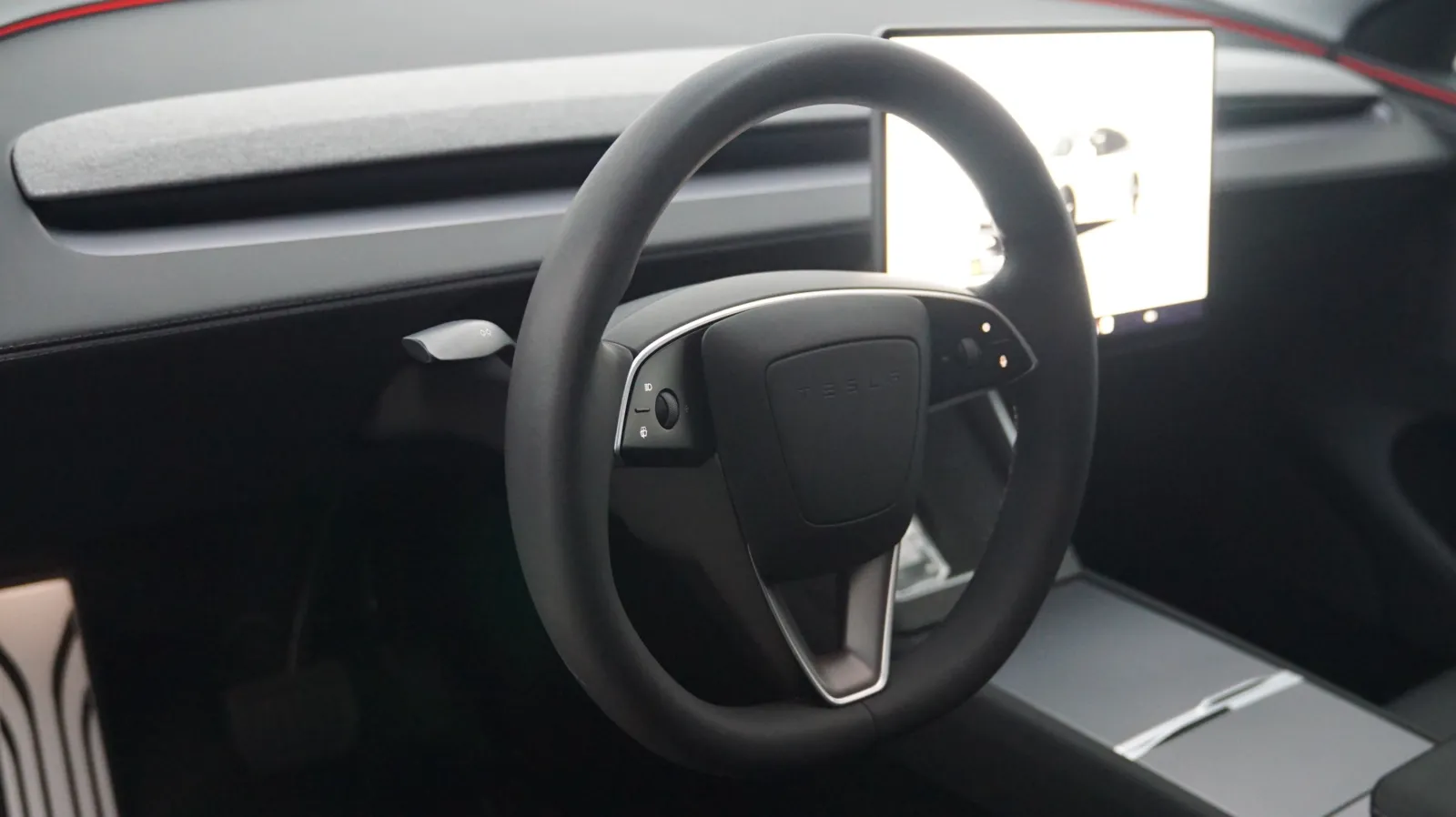 Tesla Model Y photo 18