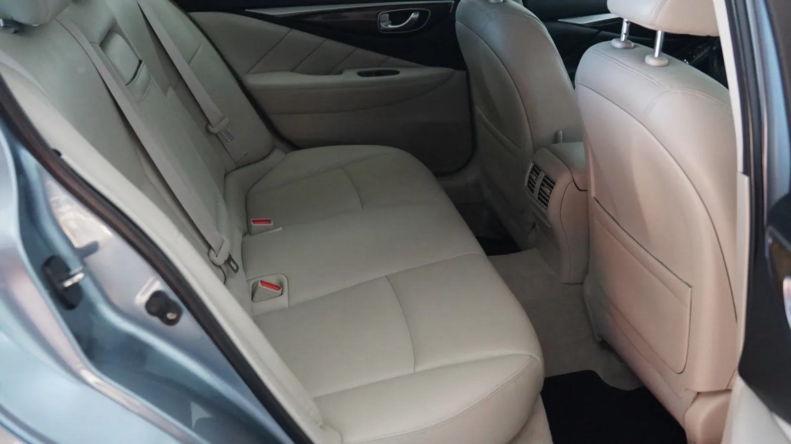 Infiniti Q50 photo 11