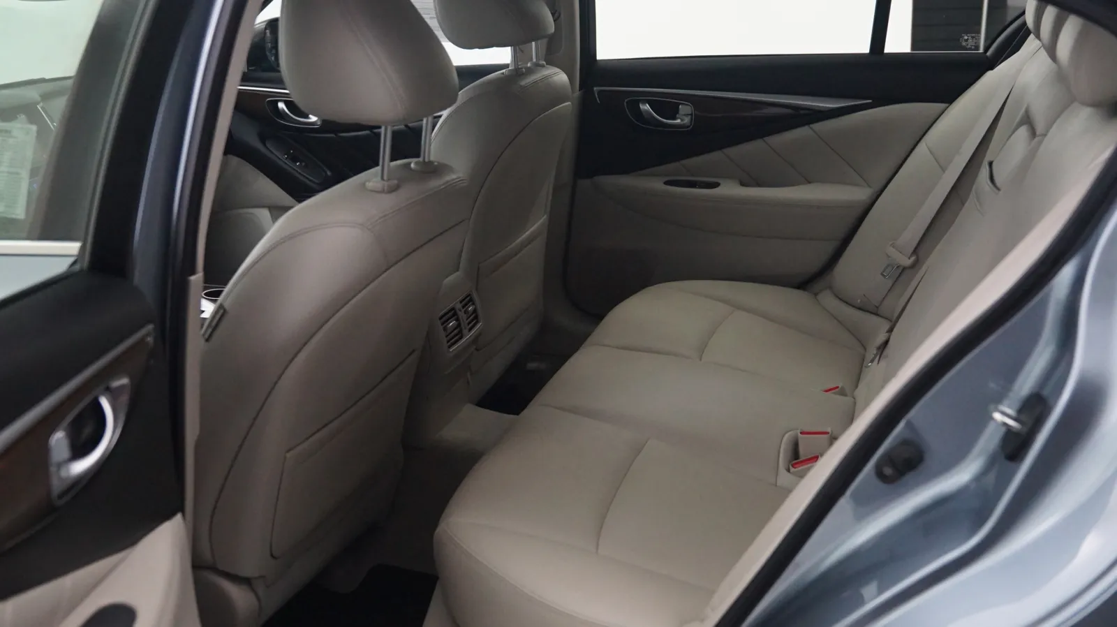 Infiniti Q50 photo 12