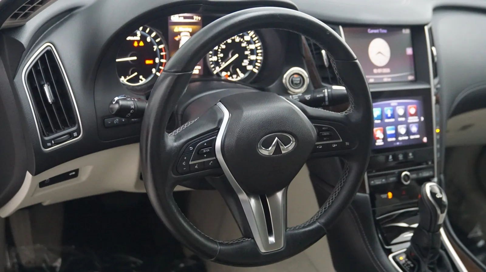 Infiniti Q50 photo 17