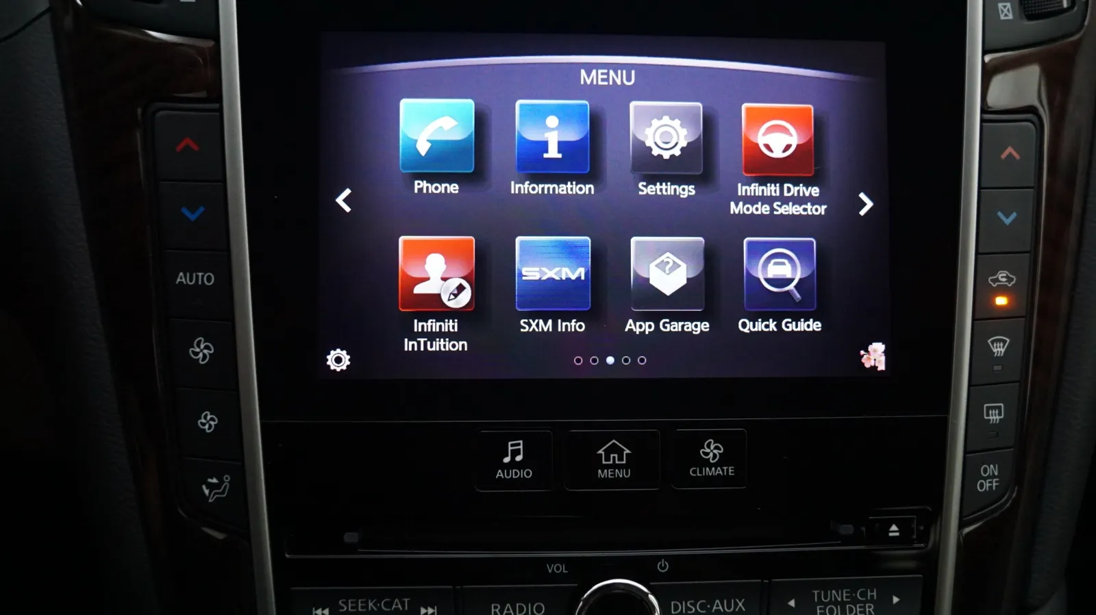 Infiniti Q50 photo 21