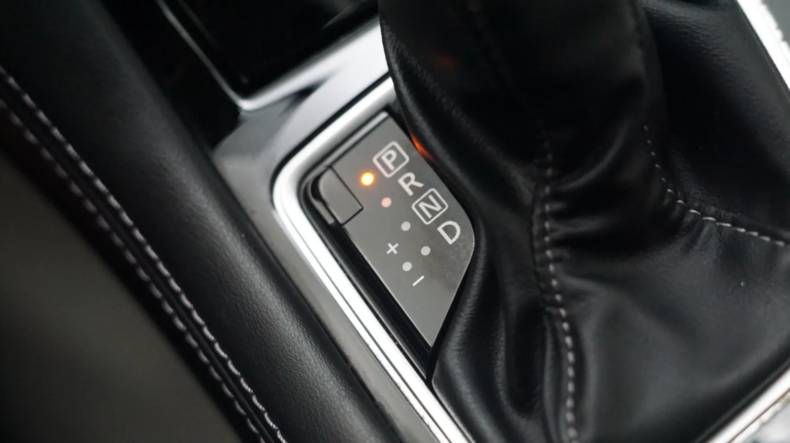 Infiniti Q50 photo 23