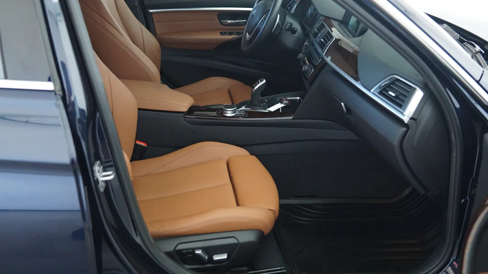 BMW 3 Series photo 6