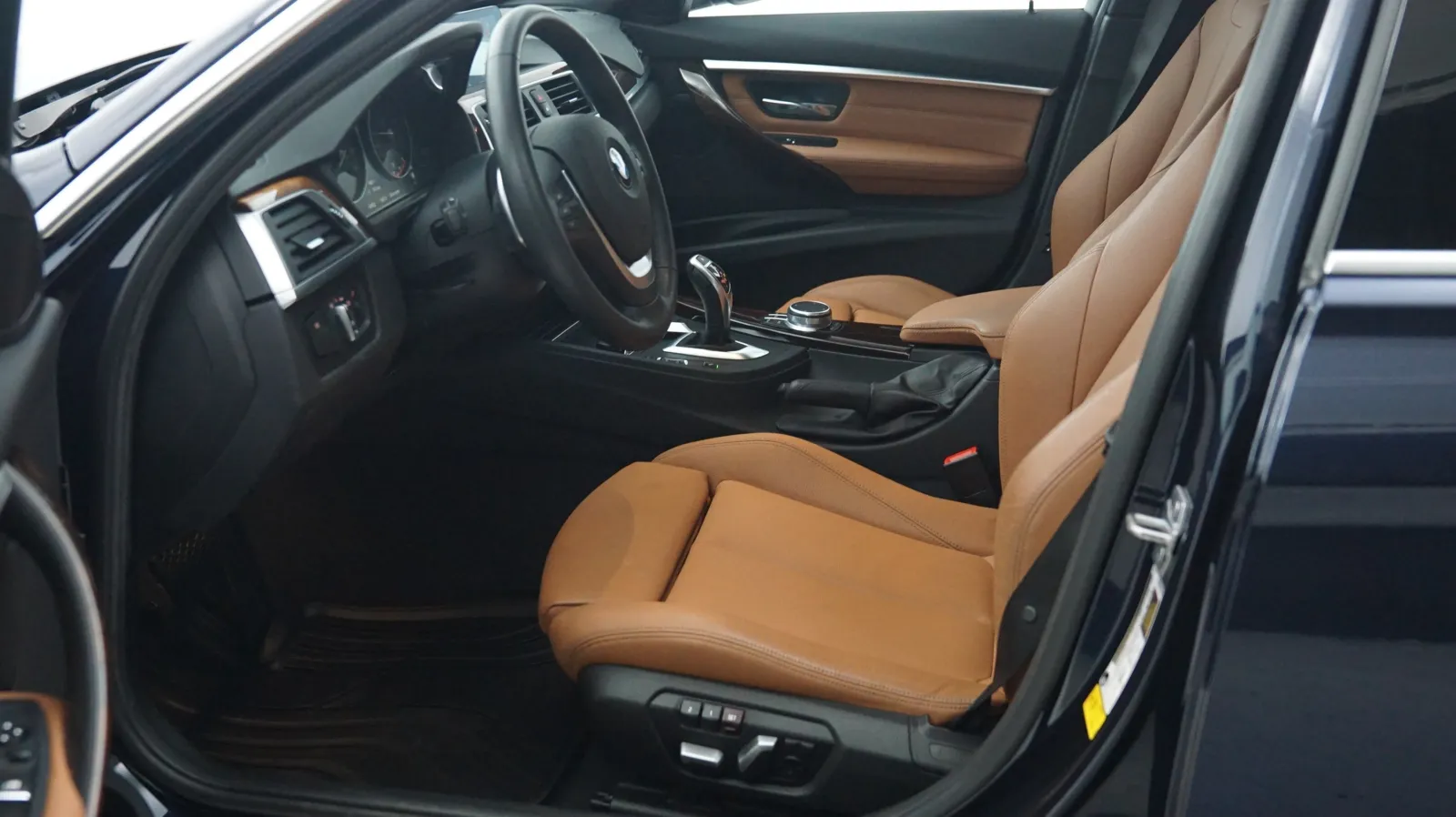 BMW 3 Series photo 7
