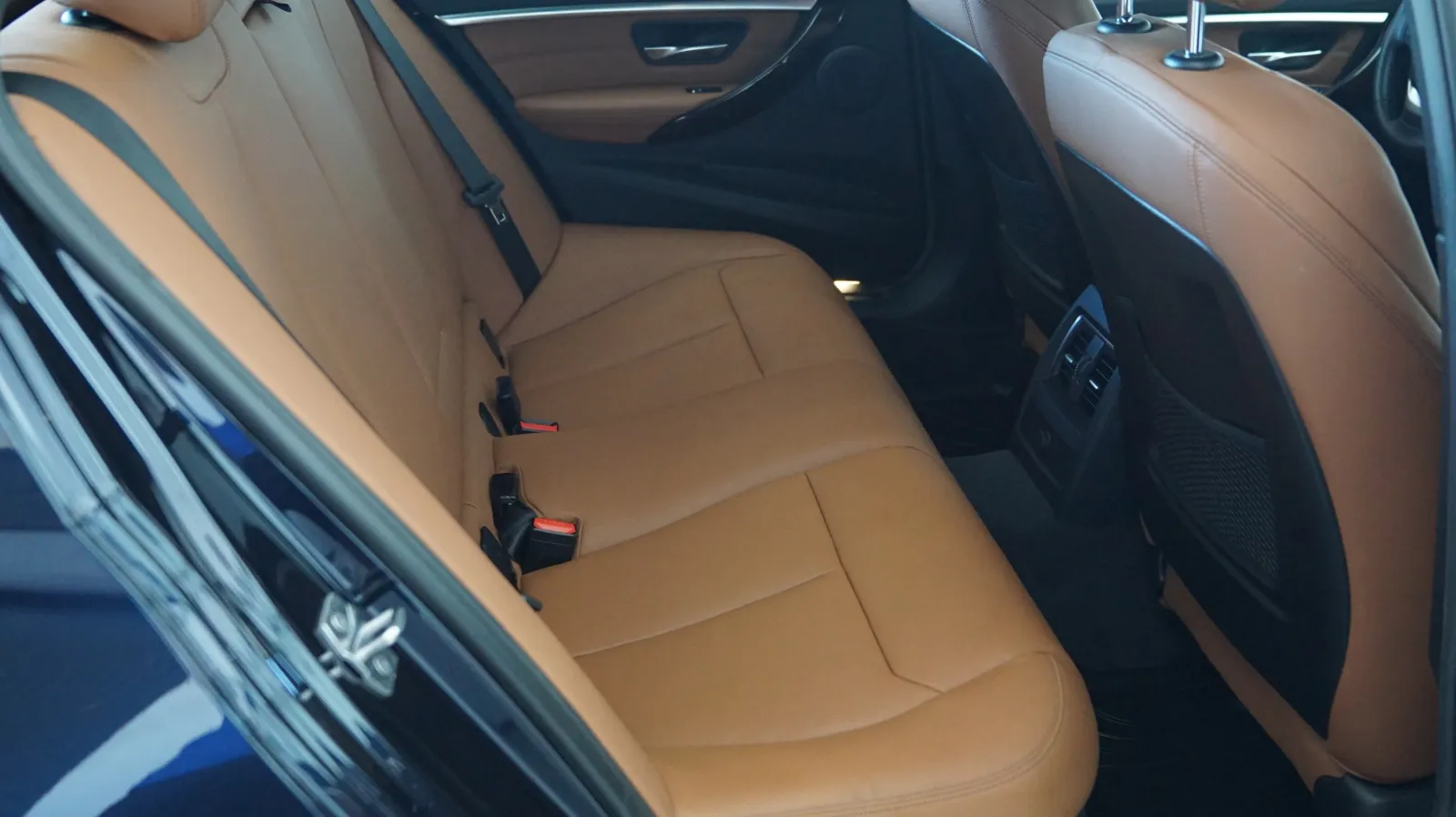 BMW 3 Series photo 11