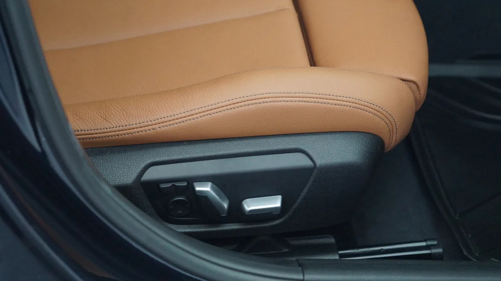 BMW 3 Series photo 14
