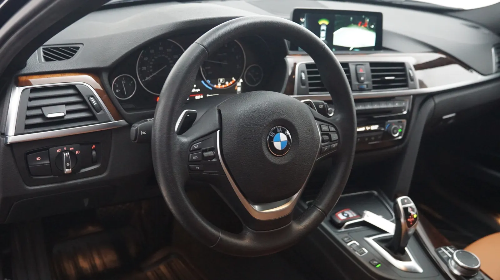 BMW 3 Series photo 18