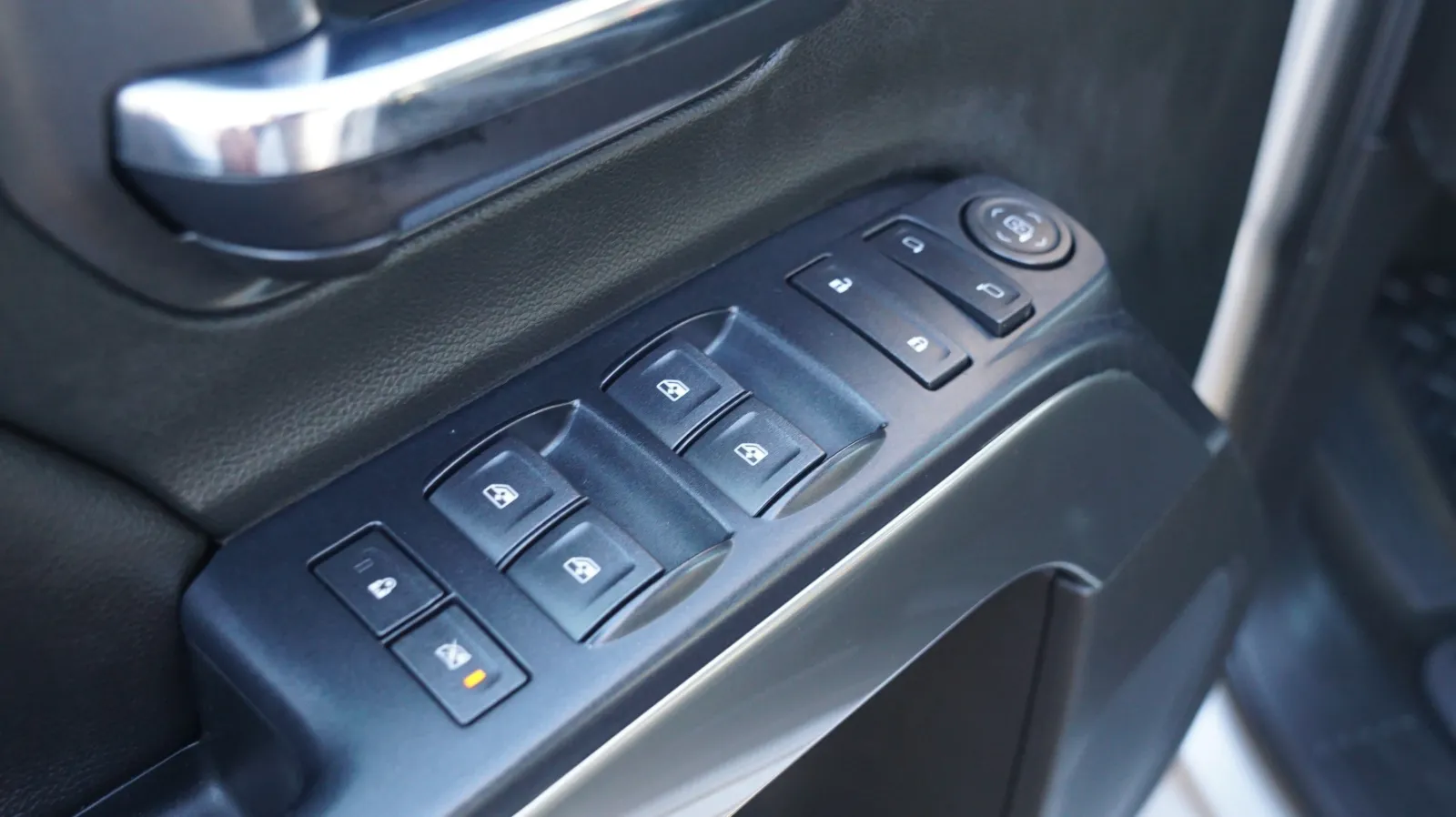 Chevrolet Silverado photo 15