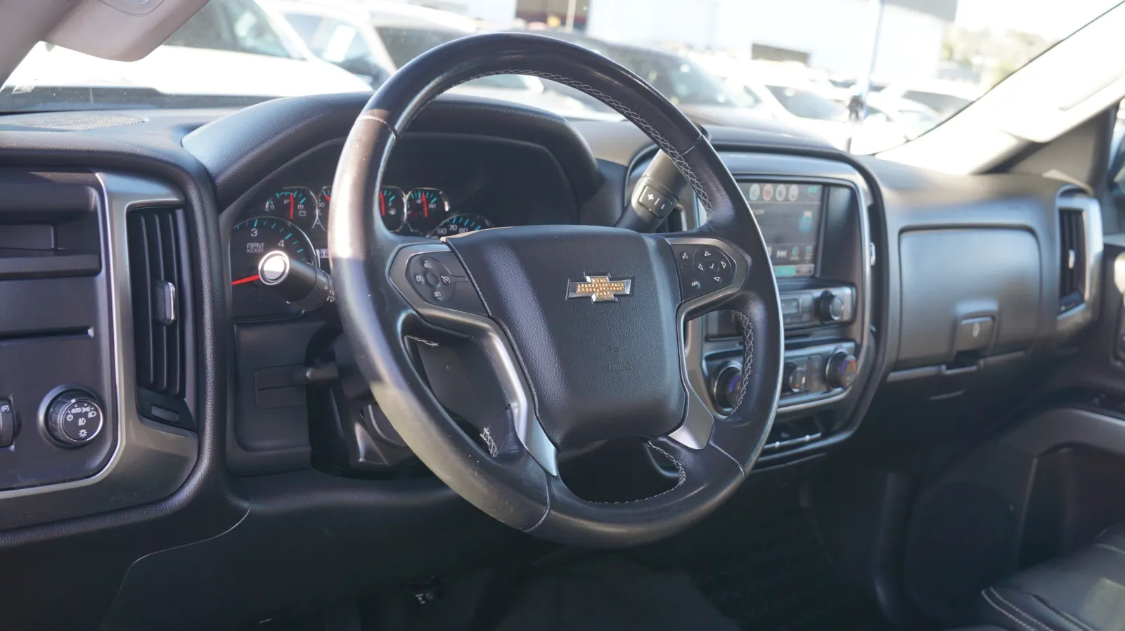 Chevrolet Silverado photo 16