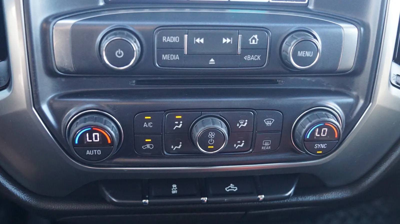 Chevrolet Silverado photo 21