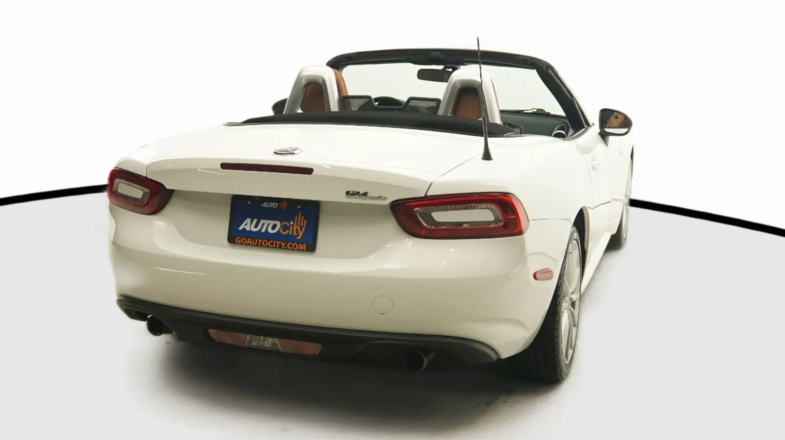 Fiat 124 Spider photo 8