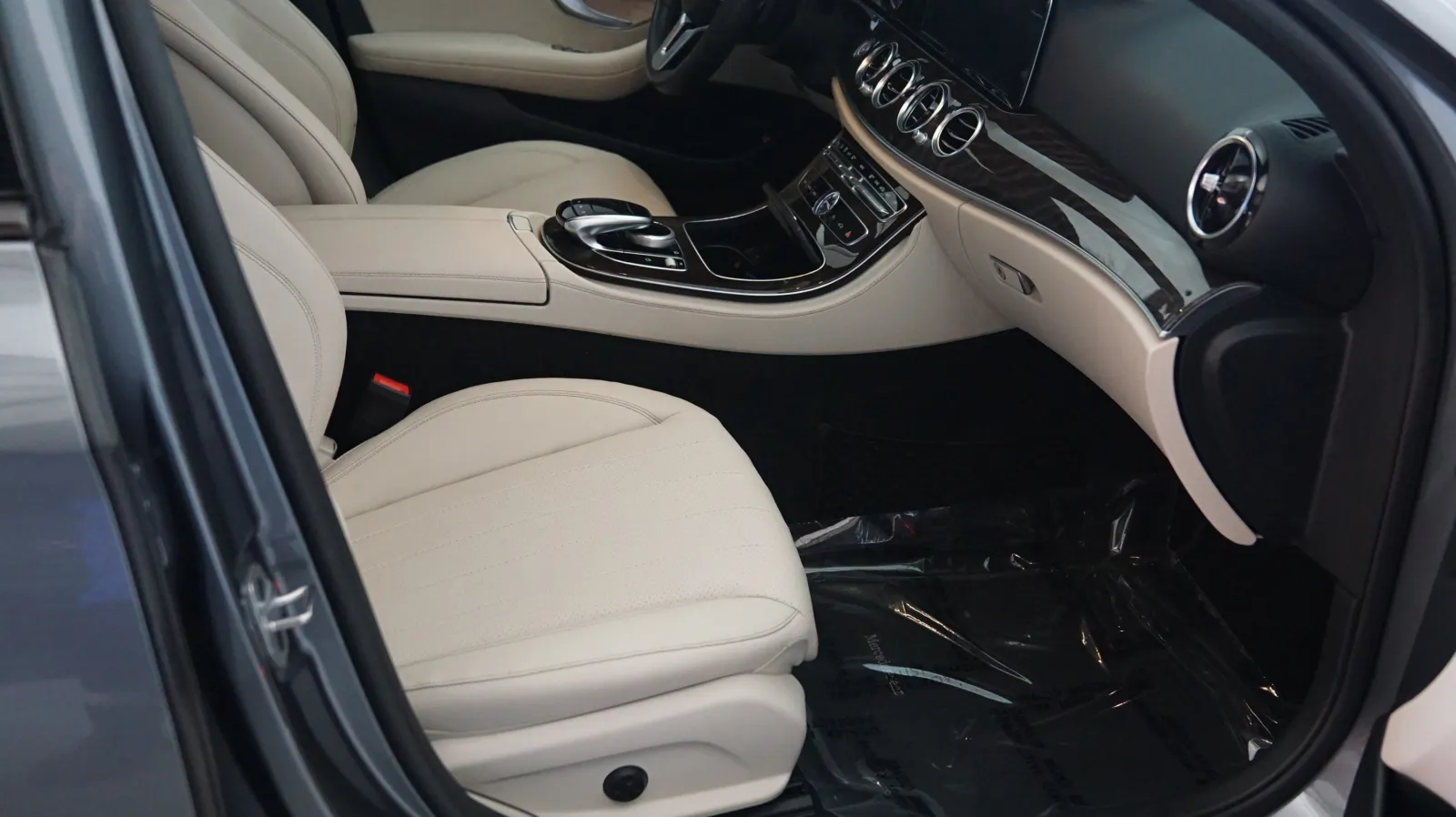 Mercedes-Benz E-Class photo 6